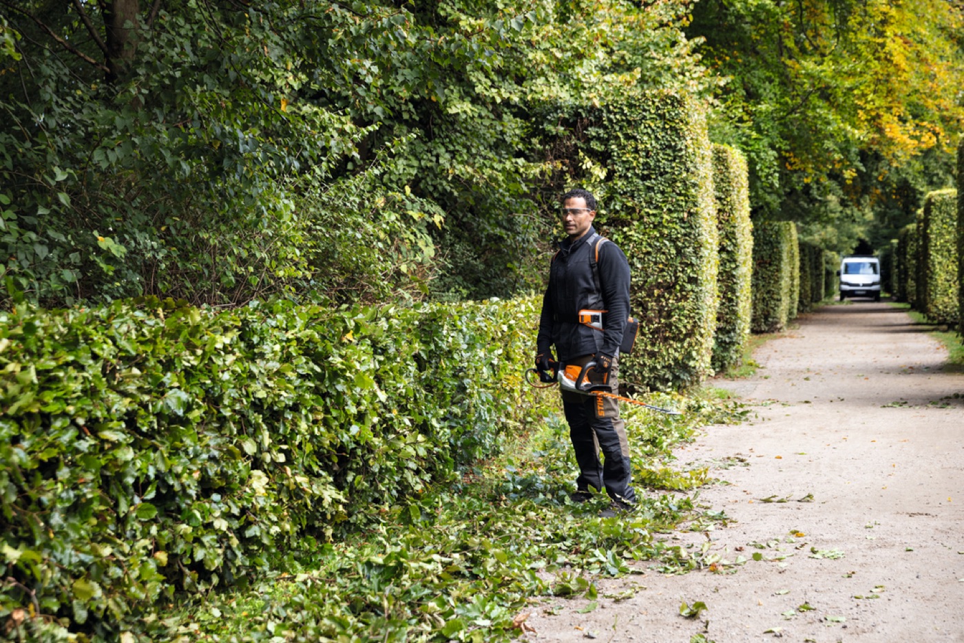 Manutenção de jardim com equipamento STIHL